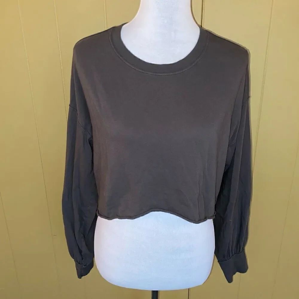 Free people women XS crop Crewneck Longsleeve shirt grey